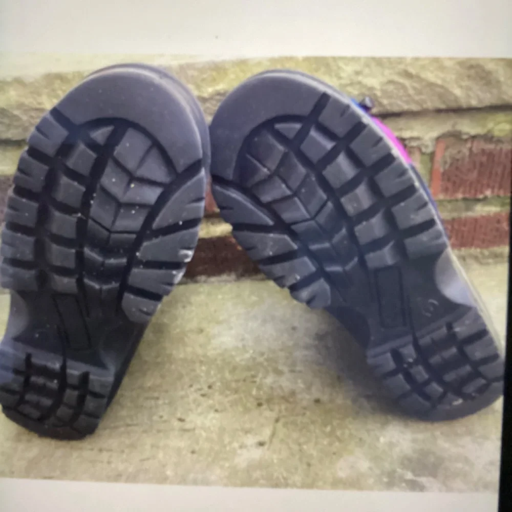 Totes Girl Snow Boots Size 4 Removable Liner Winter Black Purple